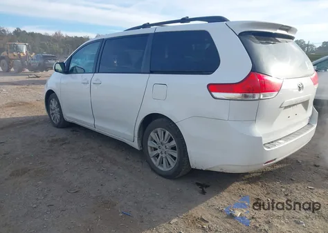 2012 Toyota Sienna Xle 7 Passenger z USA, uszkodzony, nr VIN 5TDDK3DC2CS043340